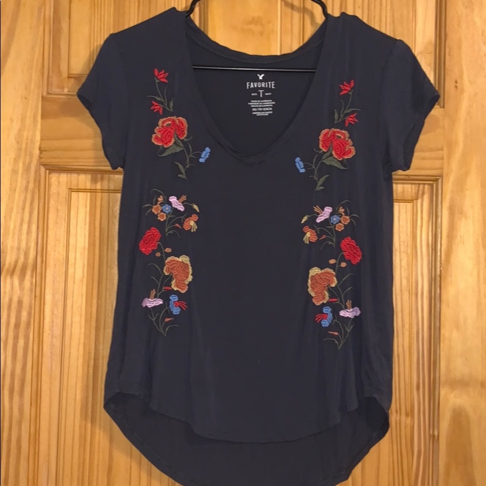 American Eagle favorite tee with floral design